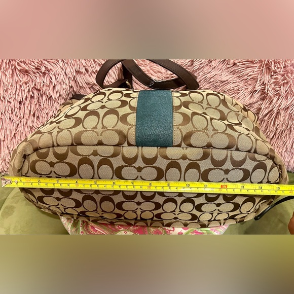 COACH: Monogram Purse - GUC - Picture 13 of 14